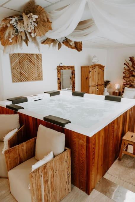 Suite De Charme Avec Jacuzzi Et Cabine Infrarouge Tubize Eksteriør billede